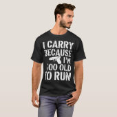 I Carry Because Im Too Old To Run  Funny Gun Owner T-Shirt (Vorne ganz)