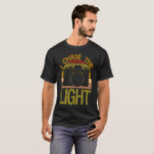I Chase The Light Camera Aperture Focal Length T-Shirt (Vorne ganz)