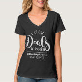 I close deals in heels real estate agent girl boss T-Shirt (Vorderseite)