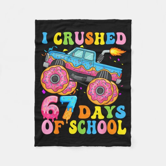 I Crush 67 Days Of School Monster Truck Funny 67 B Fleecedecke (Vorderseite)