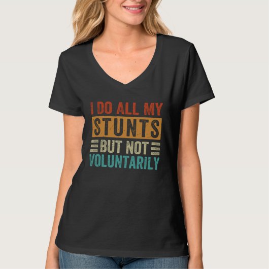 I Do All My Stunts But Not Voluntarily  Sarcastic  T-Shirt (Vorderseite)