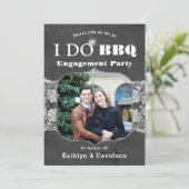 I DO Verlobung Foto Elegante Lace Chalkboard GRILL Einladung (Stehend Vorderseite)