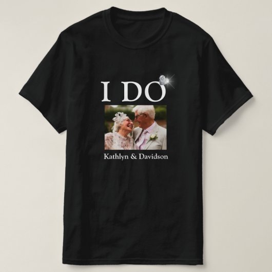 I DO Verlobung Ring Couple Foto Name Minimalistisc T-Shirt (Design vorne)