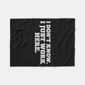 I Don't Know I Just Work Here Funny Adult Sarcasti Fleecedecke (Vorderseite (Horizontal))