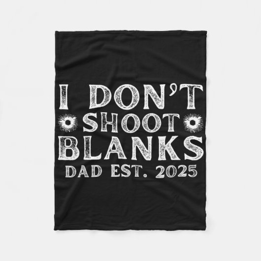 I Dont Shoot Blanks Dad Est 2025 Gender Reveal Fun Fleecedecke (Vorderseite)