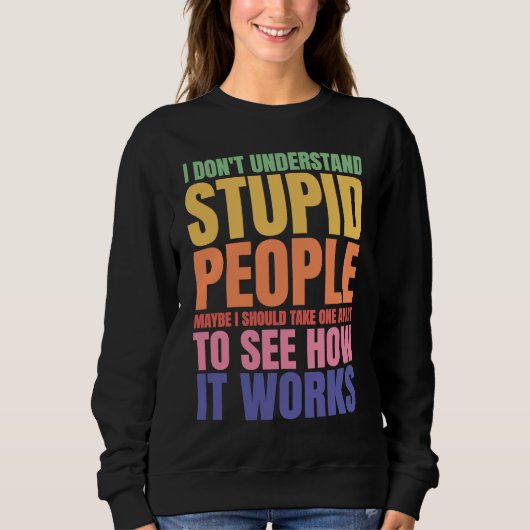 I Don't Understand Stupid People Saying Retro Vin Sweatshirt (Vorderseite)