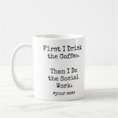 I Drink Coffee Then I Do the Social Work funny Kaffeetasse (Links)