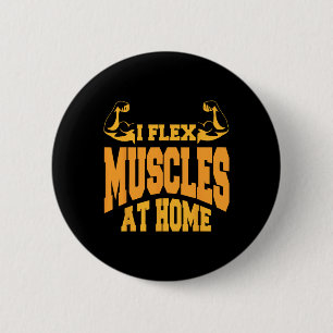 I Flex Muskeln bei Zuhause Bodybuilding Spaß Button
