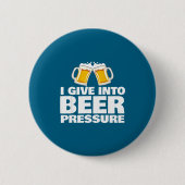 I Give Into Beer Pressure Funny Beer Drinking Button (Vorderseite)