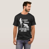 I Got That Service Dog In Me Woman Holding Man On T-Shirt (Vorne ganz)