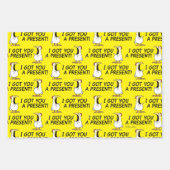 I GOT YOU A PRESENT! shouty chicken Geschenkpapier Set (Vorderseite 2)