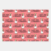 I GOT YOU A PRESENT! shouty chicken Geschenkpapier Set (Vorderseite)