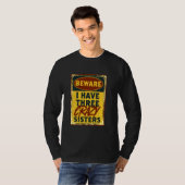 I Have Three Crazy Sisters Beware A Funny Warning T-Shirt (Vorne ganz)