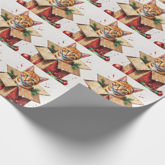 I Help Unpack! Funny Cat in Christmas Shipping Box Geschenkpapier (Ecke)