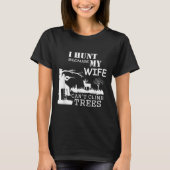 I Hunt Because My Wife Can't Climb Trees T-Shirt (Vorderseite)