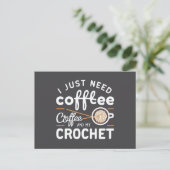 I Just Need Coffee and My Crochet Quote Art Postkarte (Stehend Vorderseite)