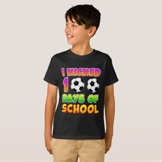 I Kicked 100 Days Of School Funny 100th Soccer Pla T-Shirt (Vorne ganz)