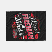 I Kissed A Fireman I Liked It Firefighter Valentin Fleecedecke (Vorderseite (Horizontal))