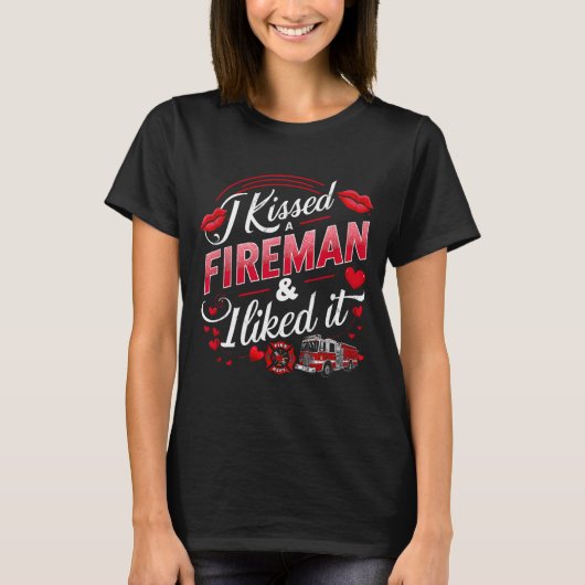 I Kissed A Fireman I Liked It Firefighter Valentin T-Shirt (Vorderseite)