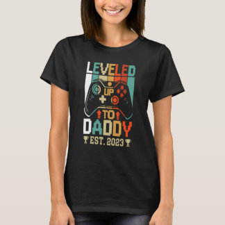 I Leveled Up To Daddy 2023 Soon To Be Dad 2023 1 T-Shirt