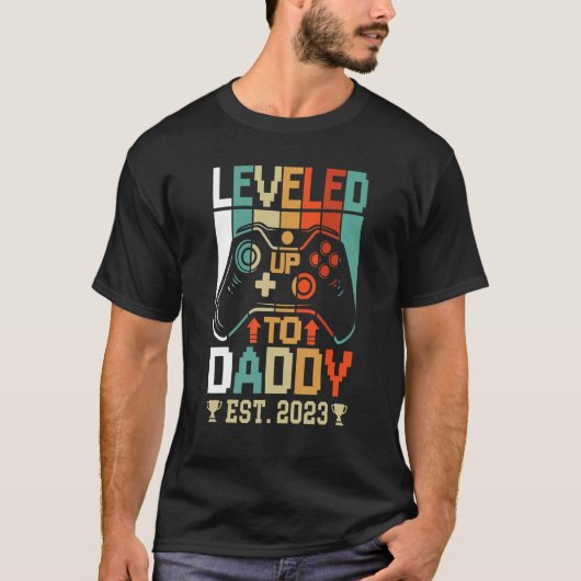 I Leveled Up To Daddy 2023  Soon To Be Dad 2023 1 T-Shirt (Vorderseite)
