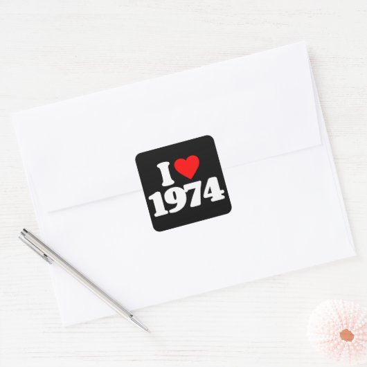 I LIEBE 1974 QUADRATISCHER AUFKLEBER (Umschlag)