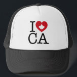 I LIEBE CA | I Liebe Canada Custom Trucker Hat Truckerkappe<br><div class="desc">Lass jedem wissen,  wie sehr du Kanada mit diesem "I Liebe CA"-Hut mit Retro-Typografie und Herzinfarkt aus Ahornblättern Liebe. Der perfekte Weg,  um Ihren Stolz und Ihre Liebe für Kanada zu zeigen. Weitere Länder,  Staaten,  Provinzen und Städte sind verfügbar.</div>