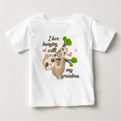 I Liebe, die mit meiner Großmutter hängt Baby T-shirt (Vorderseite)