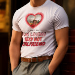 I LIEBE MEIN GIRLFRIEND Foto T - Shirt<br><div class="desc">Dieser T - Shirt 'I Liebe my Girlfriend' erlaubt es dir ein paar Zeilen hinzuzufügen,  um deine wunderbare Freundin zu beschreiben!</div>