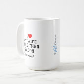 I Liebe meine Ehefrau mehr als Speck-Tasse (15oz) Kaffeetasse (Vorderseite Links)