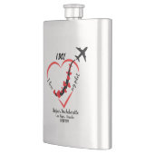 I. Liebe meines Piloten, Wochenende in Bachelorett Flachmann (Links)