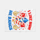 I Like How He Bangs Fireworks 4th Of July Funny Co Fleecedecke (Vorderseite (Horizontal))