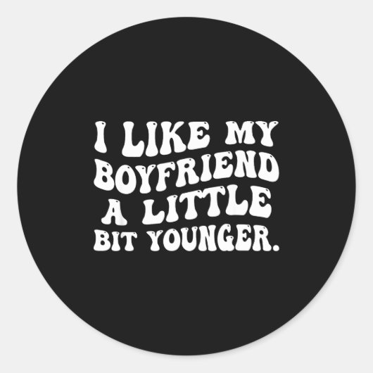I Like My Boyfriend A Little Bit Younger Funny Gir Runder Aufkleber (Vorderseite)