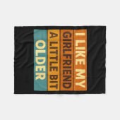 I Like My Girlfriend A Little Bit Older Funny Sayi Fleecedecke (Vorderseite (Horizontal))