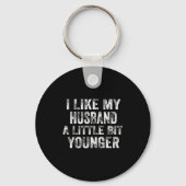 I Like My Husband A Little Bit Younger Joke Valent Schlüsselanhänger (Vorderseite)