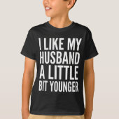 I Like My Husband Little Bit Younger Funny Present T-Shirt (Vorderseite)