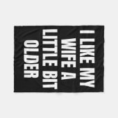 I Like My Wife A Little Bit Older Fleecedecke (Vorderseite (Horizontal))