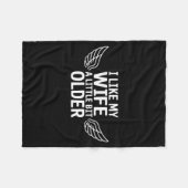 I Like My Wife A Little Bit Older Funny Saying Wom Fleecedecke (Vorderseite (Horizontal))