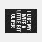 I Like My Wife A Little Bit Older Funny Saying Wom Fleecedecke (Vorderseite (Horizontal))
