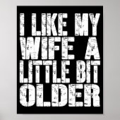 I Like My Wife A Little Bit Older Funny Saying Wom Poster (Vorne)