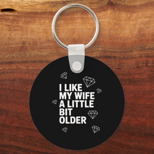 I Like My Wife A Little Bit Older Funny Saying Wom Schlüsselanhänger (Vorderseite)
