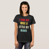 I Like My Wife A Little Bit Older Funny Saying Wom T-Shirt (Vorne ganz)