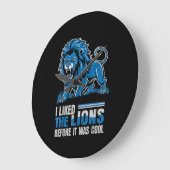 I Liked The Lions Before It Was Cool Lions Salty  Große Wanduhr (Winkel)