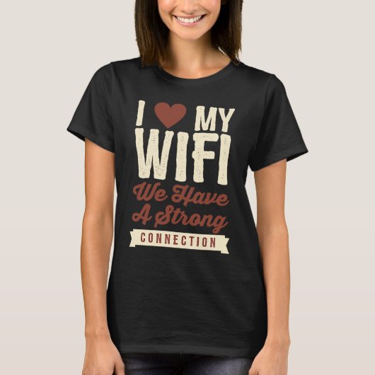 I Love My Wifi We Have A Strong Connection T-Shirt (Vorderseite)