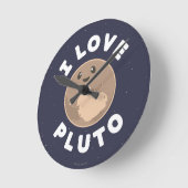 I Love Pluto Runde Wanduhr (Winkel)