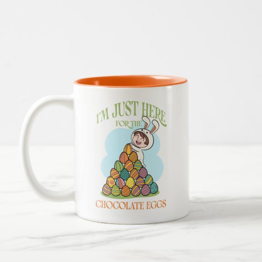 I’m Just Here for the Chocolate Eggs – Funny Easte Zweifarbige Tasse (Links)