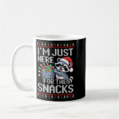 I’m Just Here For The Snacks Raccoon Christmas Ugl Kaffeetasse (Links)