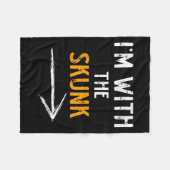 I’m With The Skunk Funny Halloween Matching Couple Fleecedecke (Vorderseite (Horizontal))