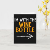 I’m With The Wine Bottle Halloween Matching Couple Karte (Gelbe Blume)