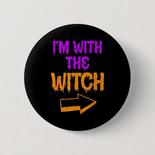 I’m With The Witch Funny Halloween Matching Couple Button (Vorderseite)